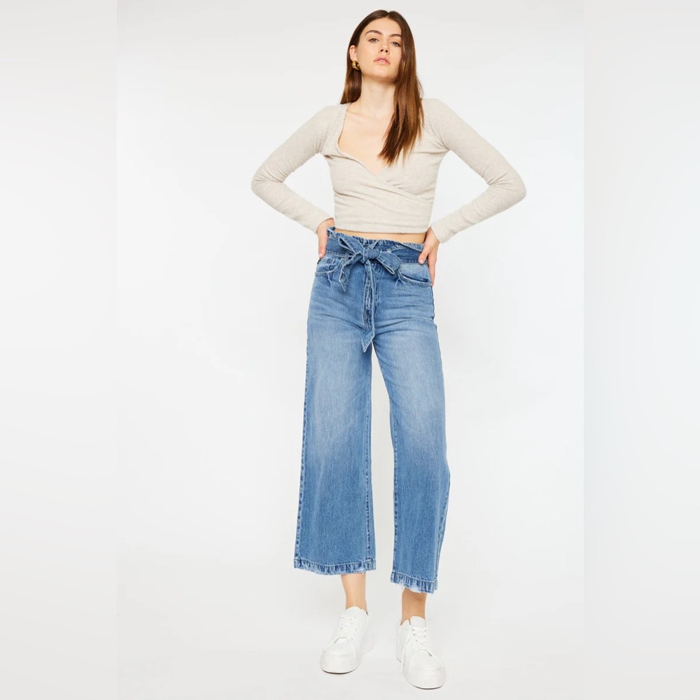 NWT KanCan Ultra High Rise Belted Paperbag Wide Leg Jeans Size 11/29.